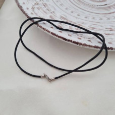 Шнурок чорний зі срібною застібкою ювелірний тканинний на шию