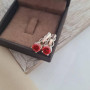 Сережки срібні з золотими напайками та круглими червоними гранатами