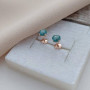 Сережки вкрутки золоті із зеленим круглим кварцом 1.58