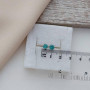 Сережки вкрутки золоті із зеленим круглим кварцом 1.58