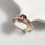 Золота каблучка з рожевим олександритом у центрі та орнаментом
