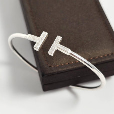 Браслет срібний незамкнутий з білими круглими фіанітами