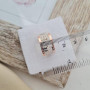 Каблучка срібна із золотими напайками та білими цирконами широка