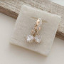 Сережки зі срібла з золотими напайками та білими цирконами у формі сердечка